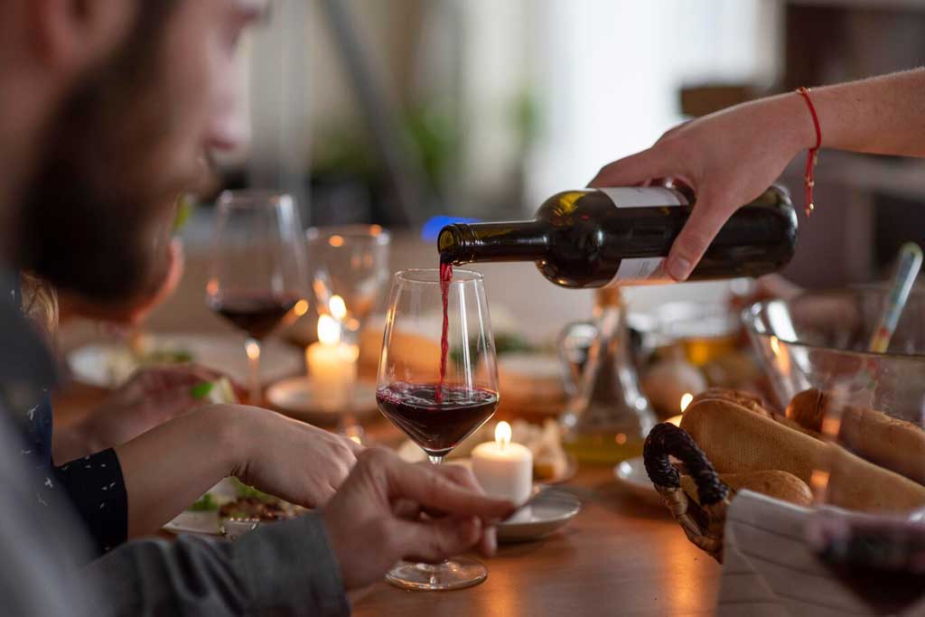 Bliv vært for den perfekte vinsmagning derhjemme